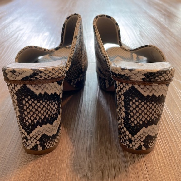 Vince Women’s Clog Wyatt Platform Mule Size 8 Animal Print Bohemian Luxury - Picture 9 of 12